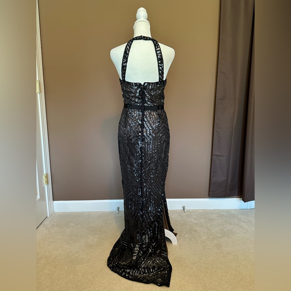 Laundry by Shelli Segal ballgown. - Picture 3 of 10
